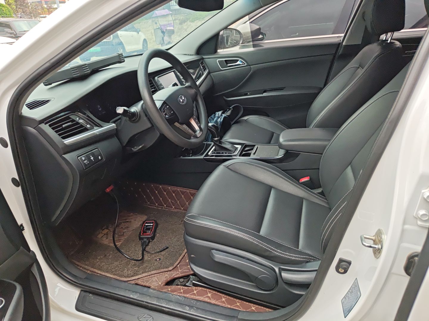 Переднее сиденье в автомобиле