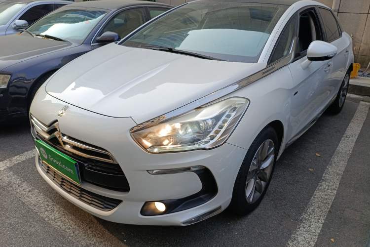 Used DS 5 2014 1.6T Luxury Edition THP160