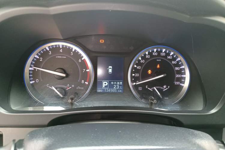 Used Toyota Highlander 2015 2.0T Four-Wheel Drive Luxury Edition 7-Seater Odometer Close Up