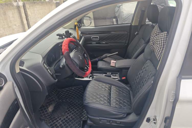 Used Mitsubishi Outlander 2021 2.0L Two-Wheel Drive Comfort Edition 5 Seats Left Front Seat