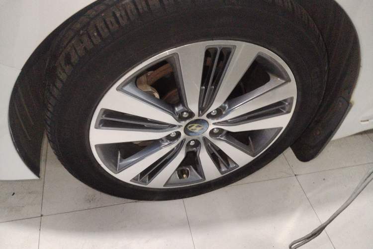 Used Hyundai Mistra 2016 1.8L Automatic Smart GLS Left Front Wheel Hub