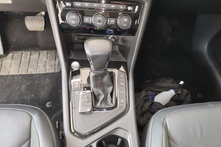 Used Volkswagen Tiguan L 2020 330TSI Automatic Two-Wheel Drive Smart Luxury Edition China VI Standard
