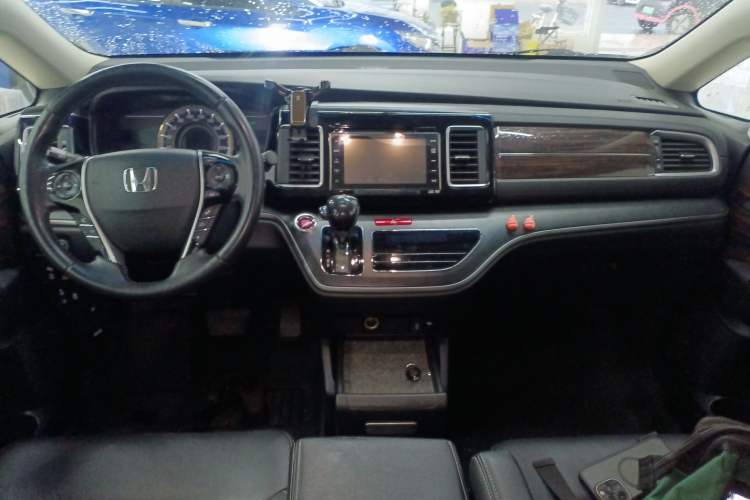 Used Honda Elysion 2016 2.4L Supreme Edition Center Console
