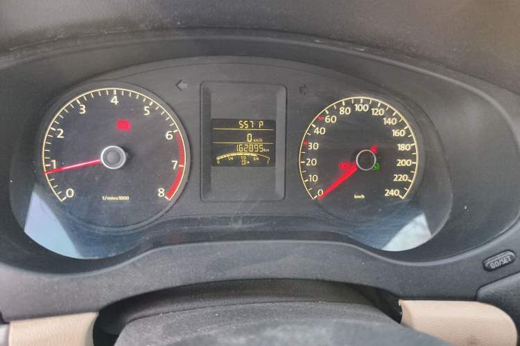 Used Volkswagen Sagitar 2014 1.6L Automatic Comfort Model Odometer Close Up