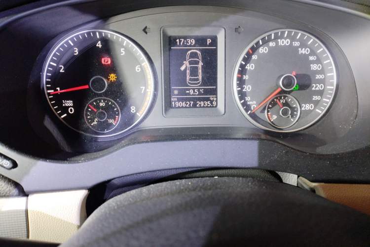 Used Volkswagen Sagitar 2014 Revised Version 1.4TSI Automatic Luxury Edition Odometer Close Up