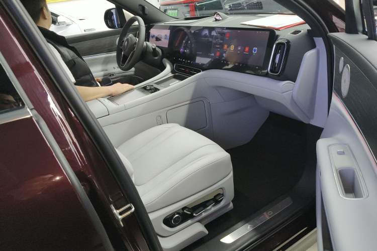 Used Hima AITO M9 2025 Pure Electric Ultra Version 100 kWh 6-Seater Model Right Front Seat