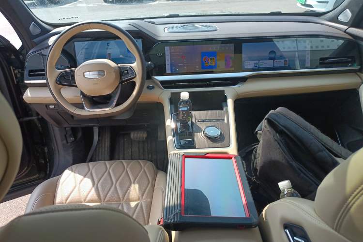 Used Geely Auto Monjaro L 2025 Dongfang Yao 2.0TD Automatic All-Wheel-Drive Wangyue Edition Center Console