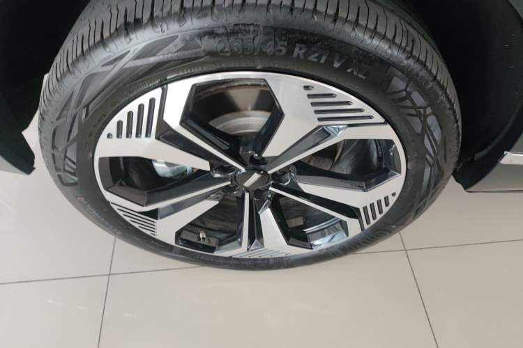 Used Wey Lanshan 2025 Four-Wheel Drive Max Right Rear Wheel Hub