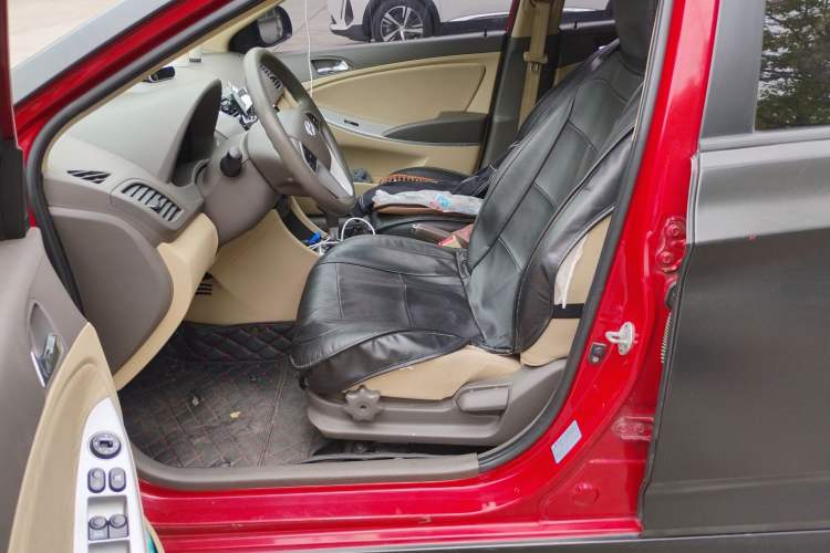 Used Hyundai Verna (older generation) 2010 Sedan 1.4L Automatic Luxury GLS Trim Driver Seat