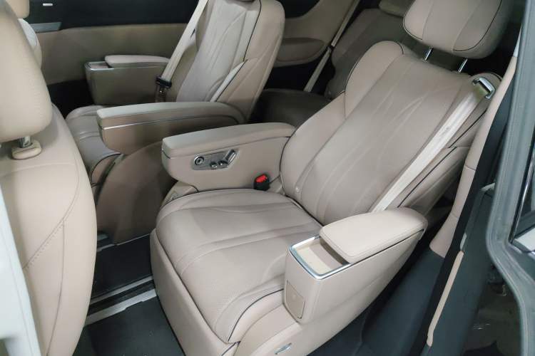 Used XPeng X9 2025 740 Ultra-Long Range Max Left Rear Seat