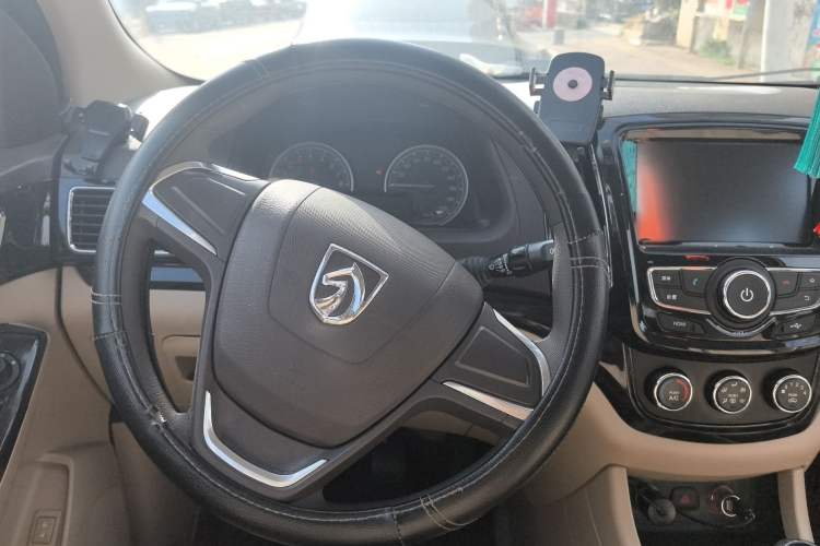 Used Baojun 730 2014 1.5L manual Comfort ESP version 7 seats