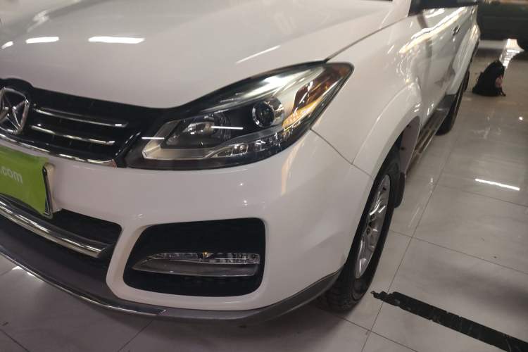 Used JMC Yusheng S350 2013 2.4T Automatic 4x4 Diesel Luxury 5-Seater Left Front Headlight