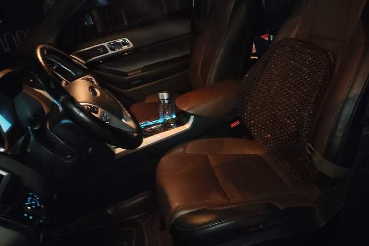 Used Ford Explorer 2013 3.5L Deluxe Model
