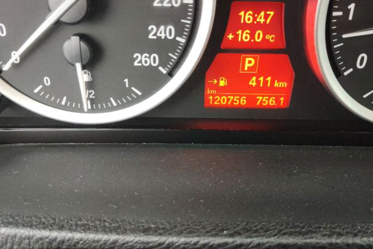 Used BMW X6 2011 xDrive35i Odometer Close Up