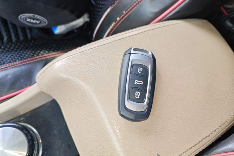 Used Geely Auto Emgrand 2017 Sedan Million Edition 1.5L Manual Luxury Model Vehicle Key