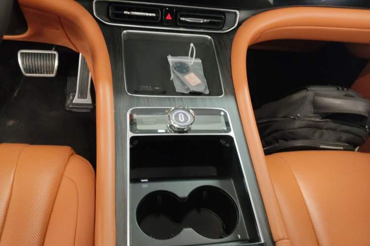 Used Hima AITO M9 2024 Range-Extended Ultra Version 42 kWh 6-Seater Model Gear Lever