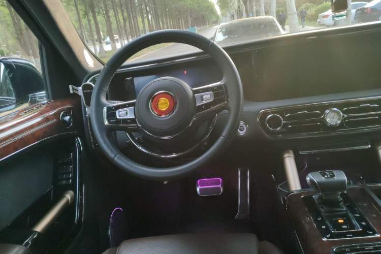 Used Hongqi LS7 2022 4.0T Elegant Flagship Edition 6 Seats Steering Wheel