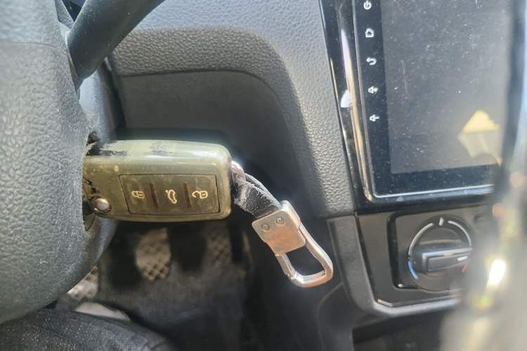 Used Volkswagen Santana 2016 1.6L Manual Fashion Edition Vehicle Key