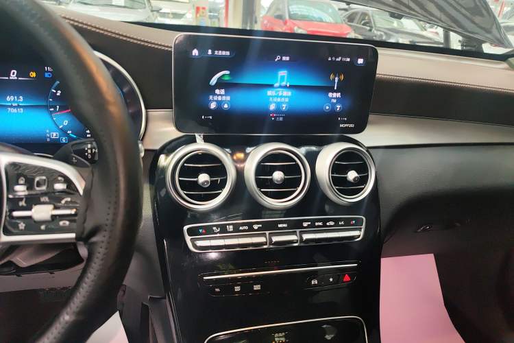 Used Mercedes-Benz GLC 2021 GLC 260 L 4MATIC Dynamic Edition Audio And AC Panel