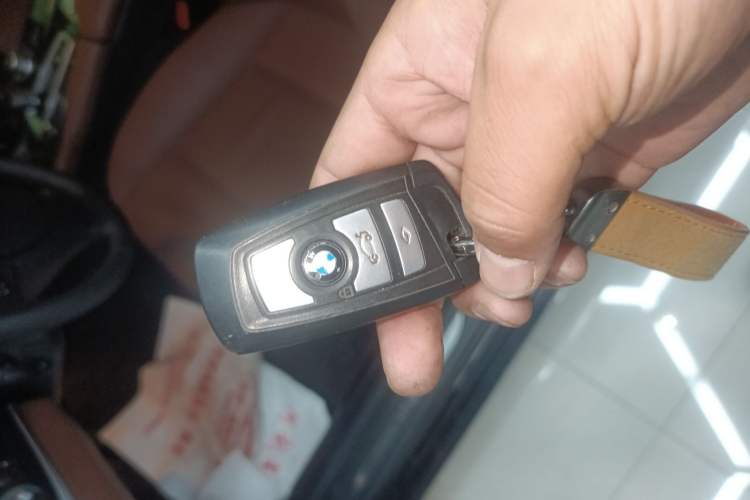 Used BMW 5 Series 2015 520i Elegant Edition Interior 1