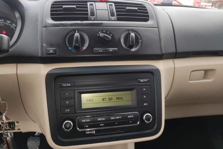 Used Skoda Fabia 2014 1.4L Manual Crystal Edition