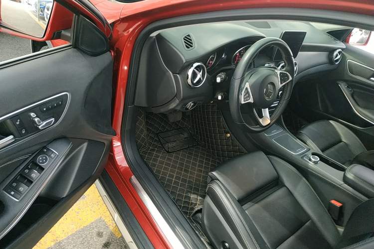 Used Mercedes-Benz GLA 2018 GLA 200 Sport Edition Driver Seat