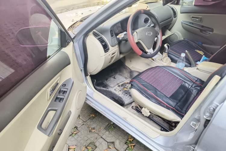 Used Soueast V3 Lingyue 2011 1.5L Manual Deluxe Edition
