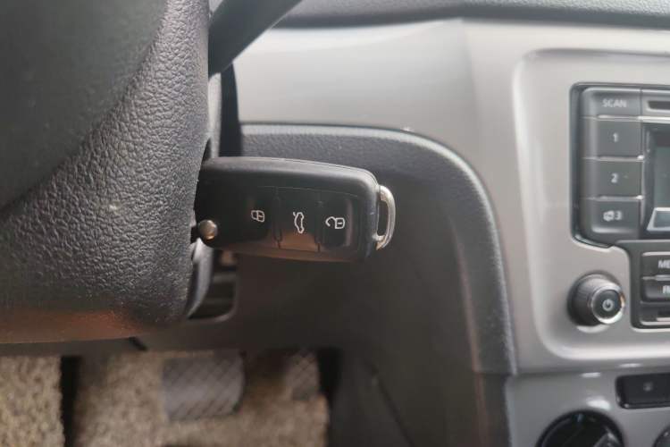 Used Volkswagen Gran Lavida 2013 1.6L Automatic Fashion Model
