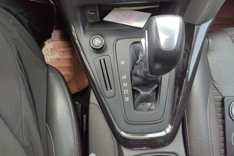 Used Ford Focus 2015 Hatchback 1.6L Automatic Fashion Edition Gear Lever