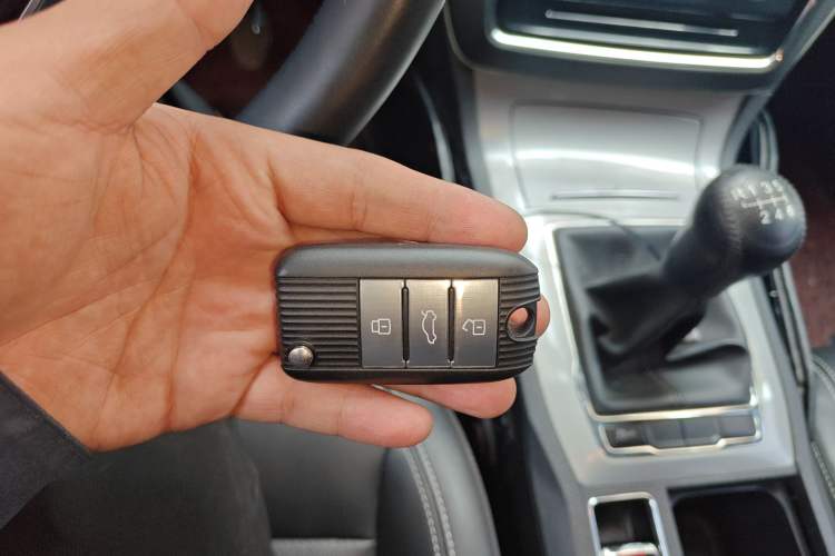 Used Roewe RX5 2016 20T Two-Wheel Drive Manual Flagship Edition