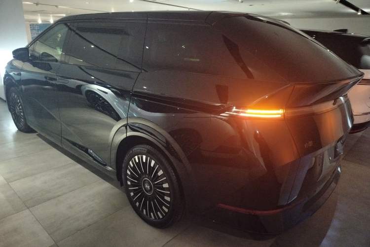 Used XPeng X9 2025 740 Ultra-Long Range Max
