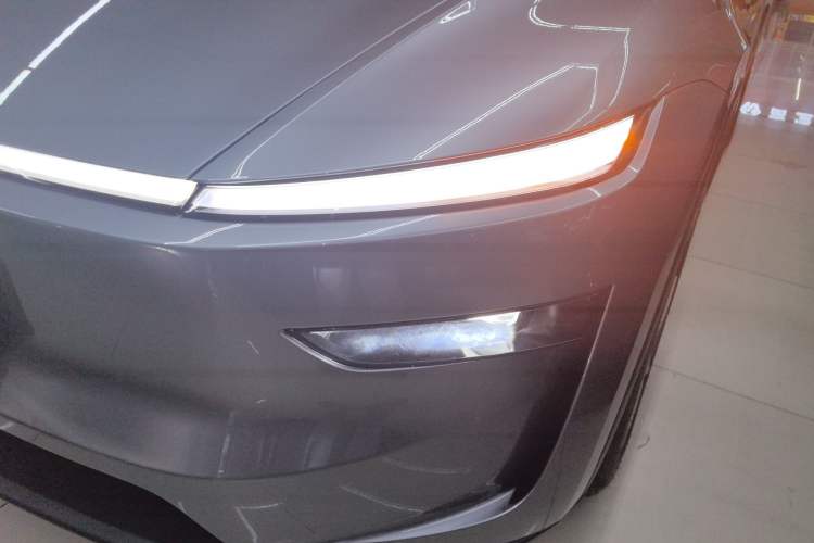 Used Tesla Model Y 2025 Rear-Wheel-Drive Version