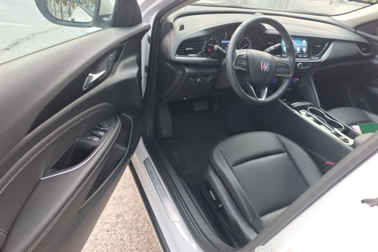 Used Buick Regal 2024 25T Deluxe Edition Driver Seat