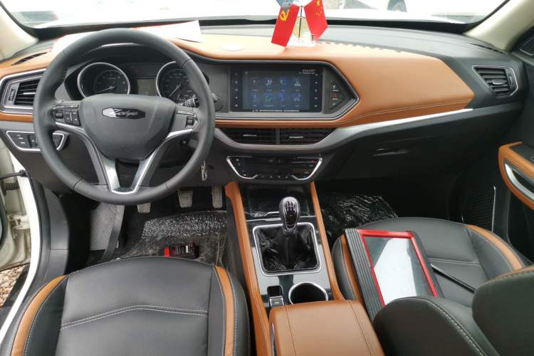 Used Zotye T300 2017 1.5L Manual Luxury Model Center Console