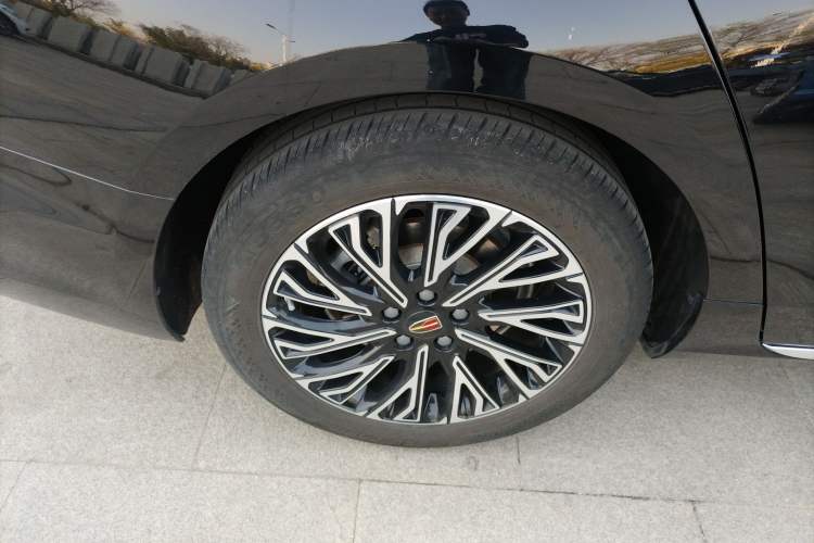 Used Hongqi H5 2024 2.0T Automatic Smart Connect Flagship Edition Right Rear Wheel Hub