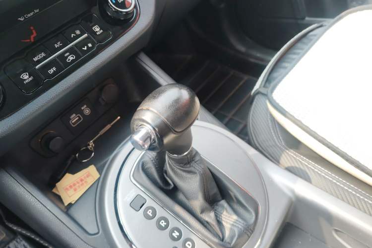 Used Kia Sportage R 2015 2.0L Automatic Two-Wheel Drive GLS Gear Lever