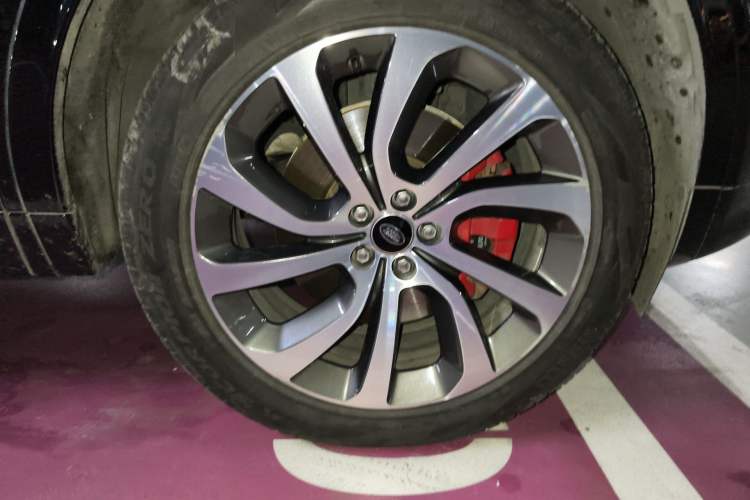 Used Land Rover Discovery Sport 2021 249 PS R-Dynamic SE Performance Tech Edition 5 Seats Right Front Wheel Hub