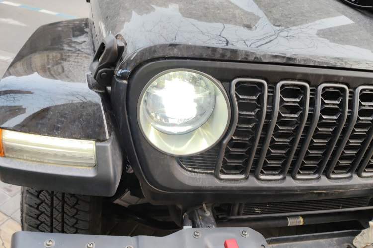 Used Jeep Wrangler 2019 2.0T Sahara Four-Door Version China VI Emission Standard