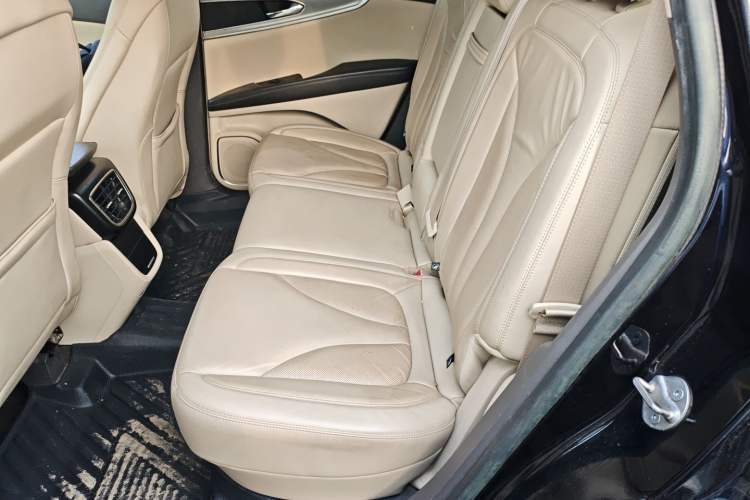 Used Lincoln Nautilus 2019 2.0T Two-Wheel Drive Luxury Edition China VI Standard Left Rear Seat