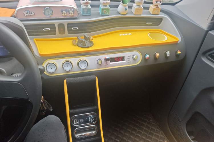 Used Wuling Hongguang MINIEV 2021 Macaron Premium Model – Lithium-NMC Audio And AC Panel