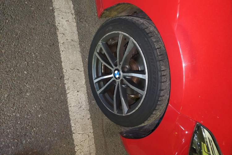 Used BMW 2 Series 2018 220i Convertible Coupe Sports Design Package Right Front Wheel Hub