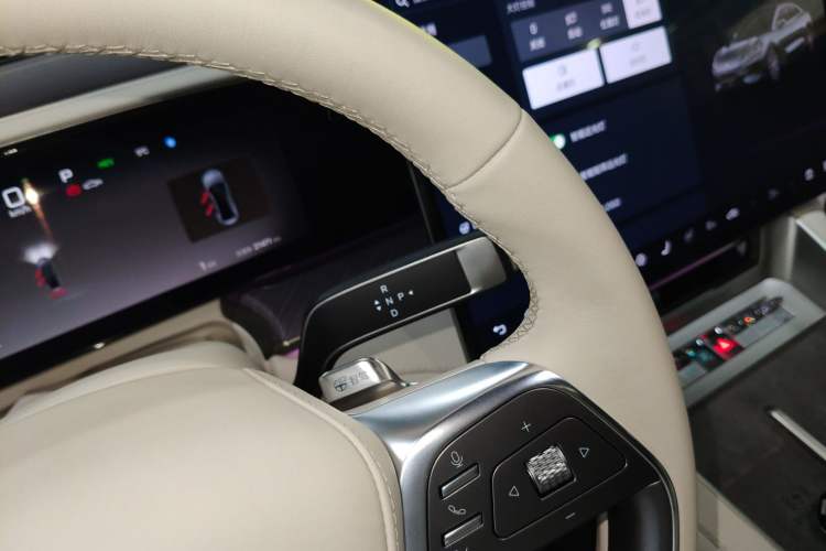 Used Denza Z9 2024 1100 km All-Wheel-Drive Ultra Version
