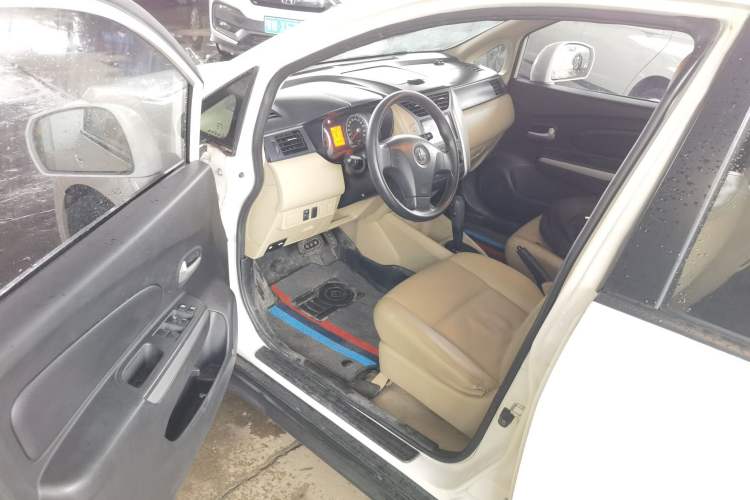 Used Venucia R50 2012 1.6L Automatic Prestige Edition Driver Seat