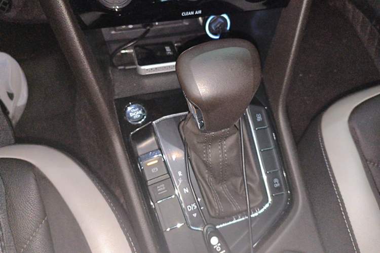 Used Volkswagen Tiguan L 2017 330TSI Automatic Two-Wheel Drive Luxury Edition Gear Lever