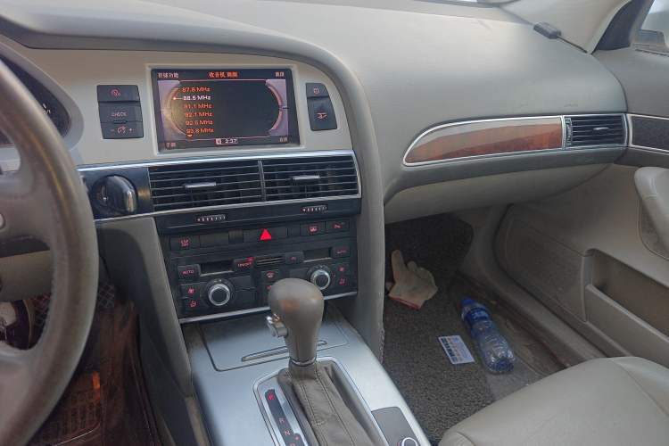 Used Audi A6L 2011 2.0 TFSI Automatic Standard Edition Audio And AC Panel