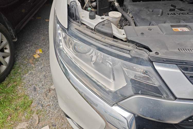 Used Mitsubishi Outlander 2021 2.0L Two-Wheel Drive Comfort Edition 5 Seats Right Front Headlight