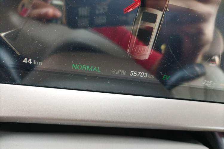 Used Denza D9 2022 DM-i 1040 Prestige Model
