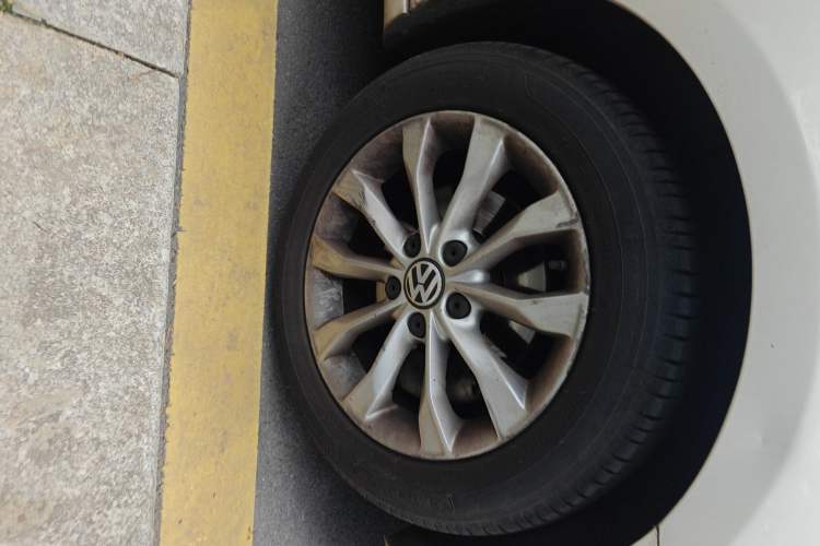 Used Volkswagen Golf 2012 1.4 TSI Automatic Comfort Edition Right Front Wheel Hub