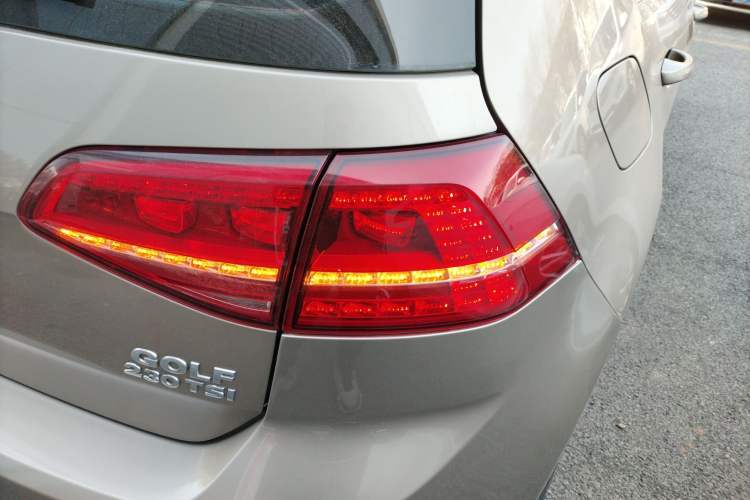 Used Volkswagen Golf 2016 230TSI Automatic Luxury Version
