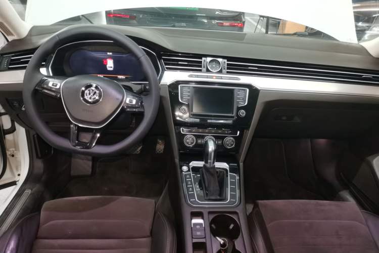 Used Volkswagen Variant 2017 380TSI Two-Wheel Drive Comfort Edition